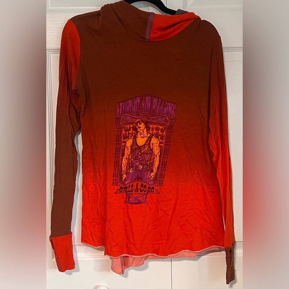 Women's Stina Sayre Ombre Red Hooded Graphic Top